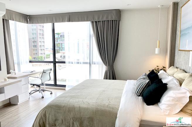 RHYTHM Ekkamai | Large Modern Two Bedroom Corner for Rent in New Condo-10