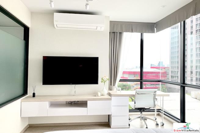 RHYTHM Ekkamai | Large Modern Two Bedroom Corner for Rent in New Condo-11