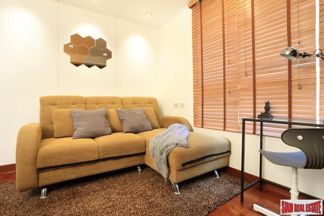 Urbana Langsuan | Comfortable Two Bedroom Condo with Lots of Wood Accents in Lumphini-9