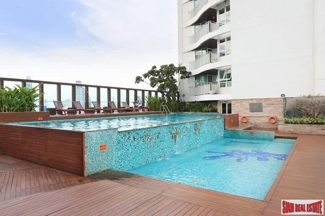 Urbana Langsuan | Comfortable Two Bedroom Condo with Lots of Wood Accents in Lumphini-12