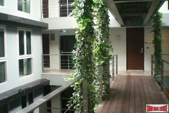 Quad Silom | Large Two Bedroom Condo for Sale in a Low-rise Building in Chong Nonsi-9