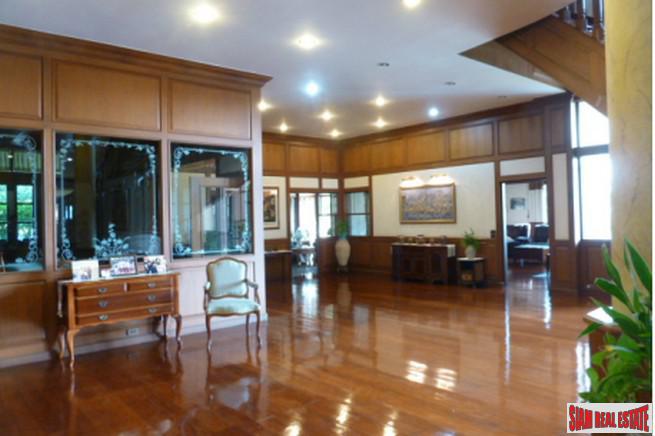 Beautiful Two Storey, Six Bedroom Modern Thai-Style House on 3 Rai of Land Near Don Muang Airport-9