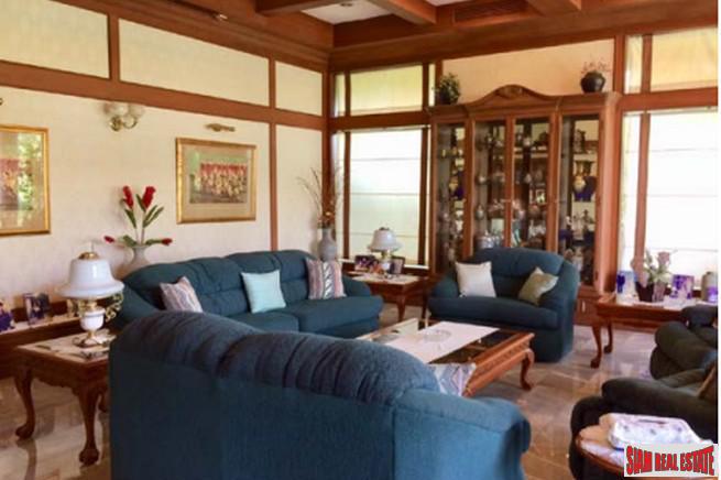 Beautiful Two Storey, Six Bedroom Modern Thai-Style House on 3 Rai of Land Near Don Muang Airport-11