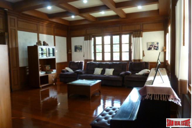Beautiful Two Storey, Six Bedroom Modern Thai-Style House on 3 Rai of Land Near Don Muang Airport-12