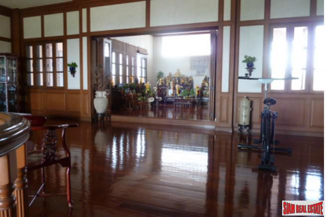 Beautiful Two Storey, Six Bedroom Modern Thai-Style House on 3 Rai of Land Near Don Muang Airport-16