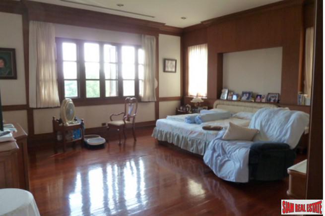 Beautiful Two Storey, Six Bedroom Modern Thai-Style House on 3 Rai of Land Near Don Muang Airport-19