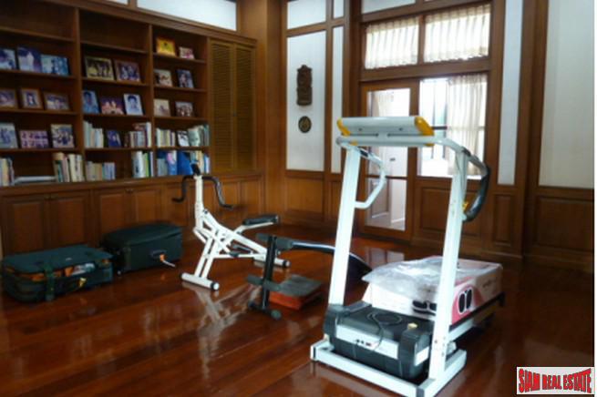 Beautiful Two Storey, Six Bedroom Modern Thai-Style House on 3 Rai of Land Near Don Muang Airport-20