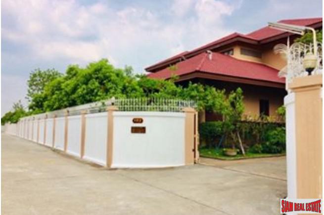 Beautiful Two Storey, Six Bedroom Modern Thai-Style House on 3 Rai of Land Near Don Muang Airport-23