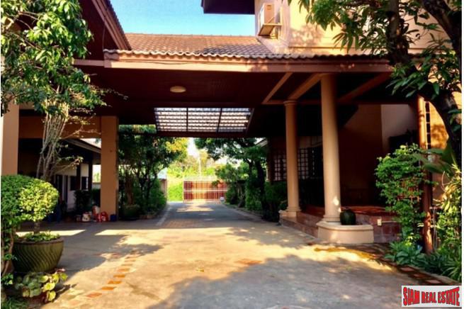 Beautiful Two Storey, Six Bedroom Modern Thai-Style House on 3 Rai of Land Near Don Muang Airport-2