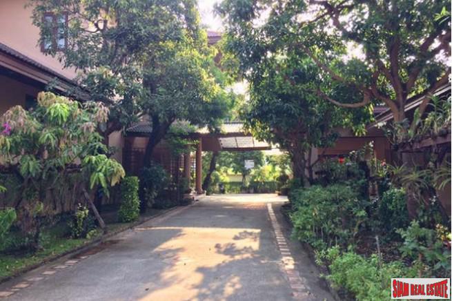 Beautiful Two Storey, Six Bedroom Modern Thai-Style House on 3 Rai of Land Near Don Muang Airport-3