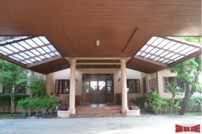 Beautiful Two Storey, Six Bedroom Modern Thai-Style House on 3 Rai of Land Near Don Muang Airport-5