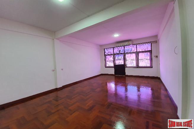 Four Bedroom House Ready for Renovation in Phra Khanong-7