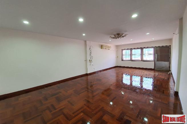 Four Bedroom House Ready for Renovation in Phra Khanong-11