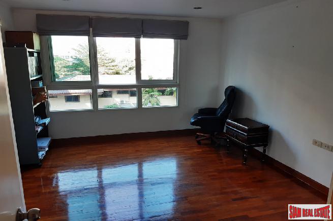 Baan Siri Sukhumvit 13 | Extra Spacious Three Bedroom Condo in Secure Nana Low Rise-17