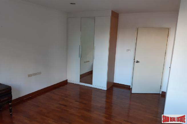 Baan Siri Sukhumvit 13 | Extra Spacious Three Bedroom Condo in Secure Nana Low Rise-18