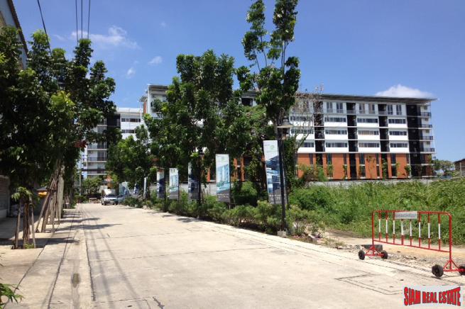 Apple Condo | Large 1 Bed Condo for Sale in Low-Rise Building with Serene Surroundings at Sukhumvit 107, BTS Bearing-22