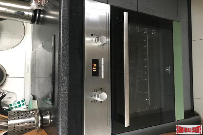 Apple Condo | Large 1 Bed Condo for Sale in Low-Rise Building with Serene Surroundings at Sukhumvit 107, BTS Bearing-26