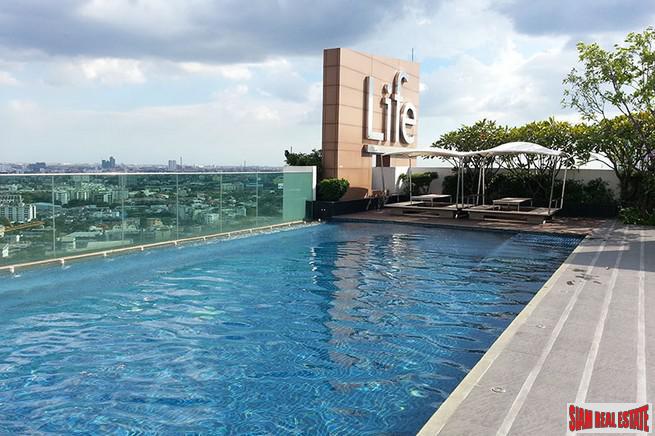Life @ Sukhumvit | Furnished One Bed City View Condo Directly on Sukhumvit Located on High Floor close to BTS at Ekkamai/Phra Khanong-0