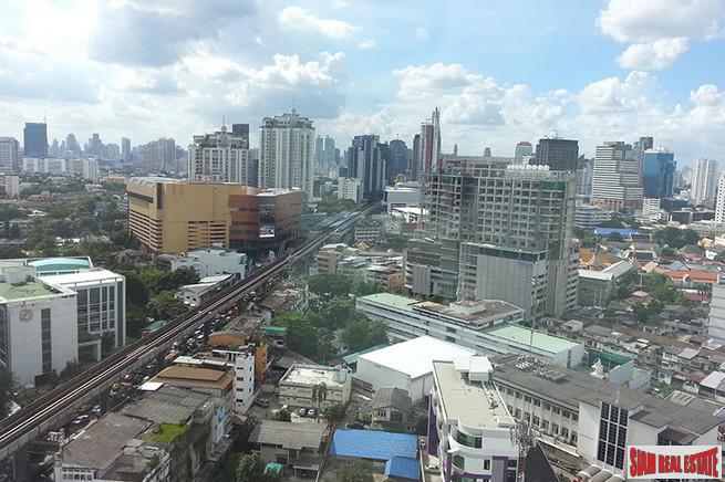 Life @ Sukhumvit | Furnished One Bed City View Condo Directly on Sukhumvit Located on High Floor close to BTS at Ekkamai/Phra Khanong-9