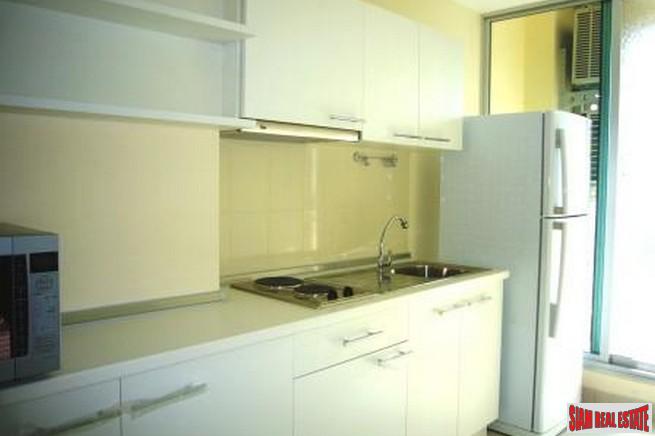 Life @ Sukhumvit | Furnished One Bed City View Condo Directly on Sukhumvit Located on High Floor close to BTS at Ekkamai/Phra Khanong-5