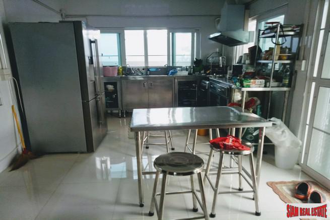 Large 5 Bed House with Private Pool near Golf Course and 5 minutes to Motorway Highway 9 at Bueng Kum - 13% Discount!-10