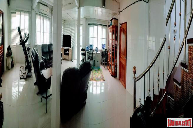 Large 5 Bed House with Private Pool near Golf Course and 5 minutes to Motorway Highway 9 at Bueng Kum - 13% Discount!-13