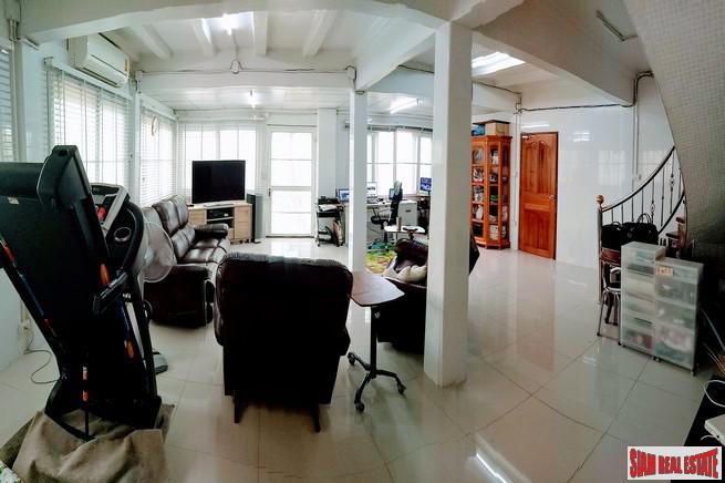 Large 5 Bed House with Private Pool near Golf Course and 5 minutes to Motorway Highway 9 at Bueng Kum - 13% Discount!-15