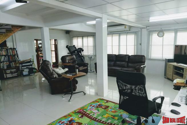 Large 5 Bed House with Private Pool near Golf Course and 5 minutes to Motorway Highway 9 at Bueng Kum - 13% Discount!-16