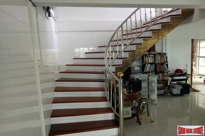 Large 5 Bed House with Private Pool near Golf Course and 5 minutes to Motorway Highway 9 at Bueng Kum - 13% Discount!-22