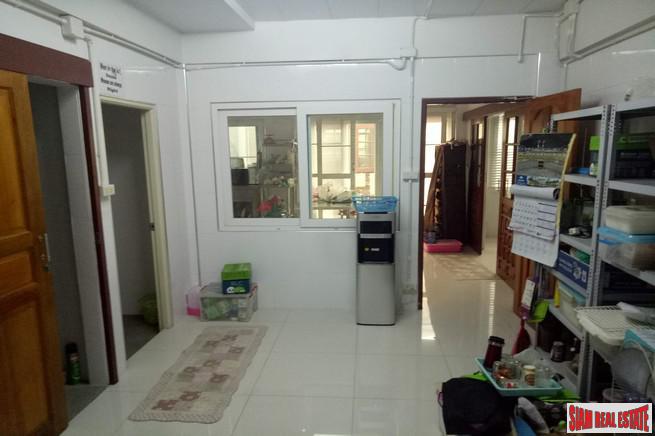 Large 5 Bed House with Private Pool near Golf Course and 5 minutes to Motorway Highway 9 at Bueng Kum - 13% Discount!-6