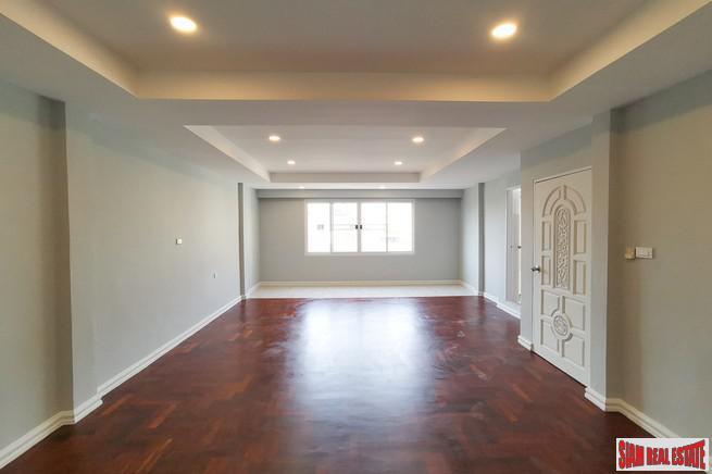 Three Storey Six Bedroom Home for Sale in an Excellent Sathupradit-Rama 3 Location-9