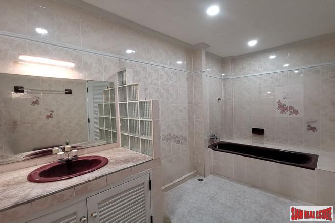 Three Storey Six Bedroom Home for Sale in an Excellent Sathupradit-Rama 3 Location-15