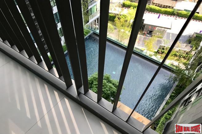 Rhythm Sukhumvit 36 | Comfortable One Bedroom Thong Lo Condo for Rent with City & Pool Views-4