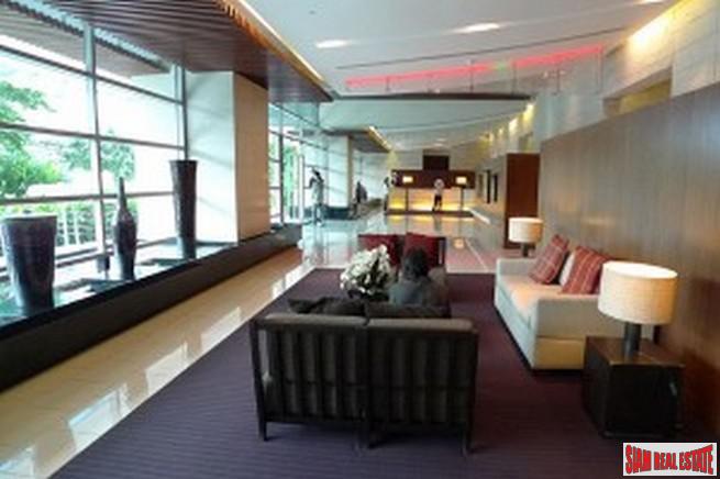 The Lake Condominium | Elegant Four Bedroom Condo with Benjasiri Park Views for Sale in Asok-3