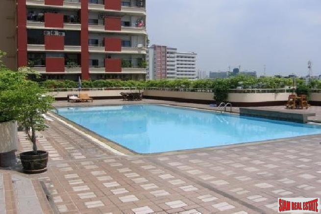 Country Complex Tower B BTS Bangna | 260 sqm 11th Floor Renovated 5 Units Combined Condo on Bangna Intersection-15