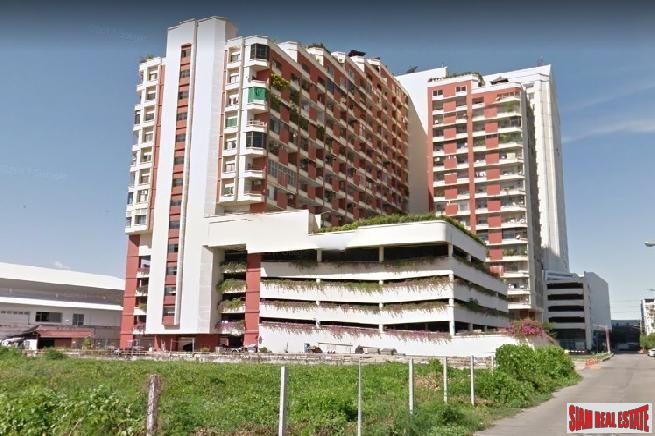 Country Complex Tower B BTS Bangna | 260 sqm 11th Floor Renovated 5 Units Combined Condo on Bangna Intersection-16