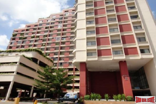 Country Complex Tower B BTS Bangna | 260 sqm 11th Floor Renovated 5 Units Combined Condo on Bangna Intersection-17