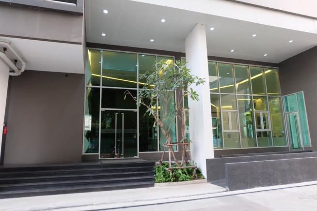 Aspire Rama 9 | Brightly Furnished One Bed Condo on 20th Floor with Closed Kitchen in Excellent Location of Rama 9-19