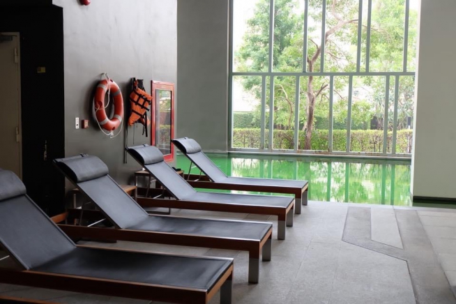 Aspire Rama 9 | Brightly Furnished One Bed Condo on 20th Floor with Closed Kitchen in Excellent Location of Rama 9-24