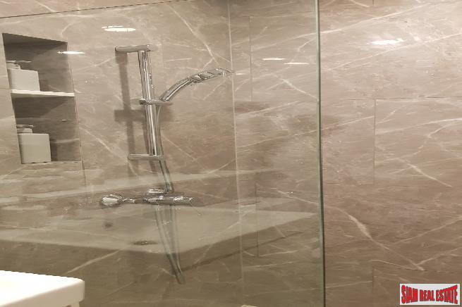 New Luxury High-Rise Newly Completed Next to BTS at Ratchayothin, Chatuchak - 1 Bed Units-11