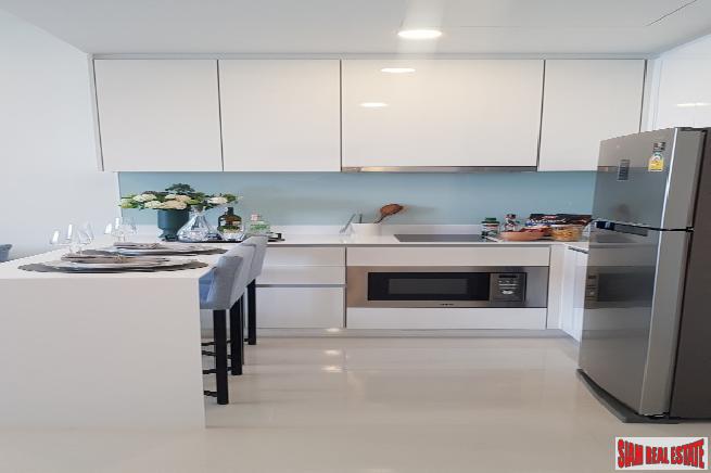 New Luxury High-Rise Newly Completed Next to BTS at Ratchayothin, Chatuchak - 2 Bed Corner Units-10