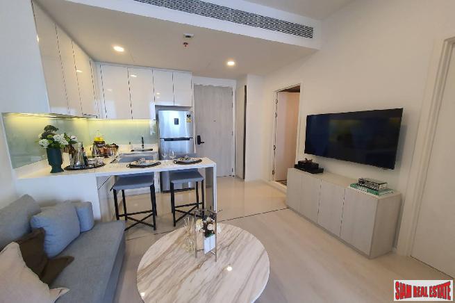 New Luxury High-Rise Newly Completed Next to BTS at Ratchayothin, Chatuchak - 2 Bed Corner Units-13