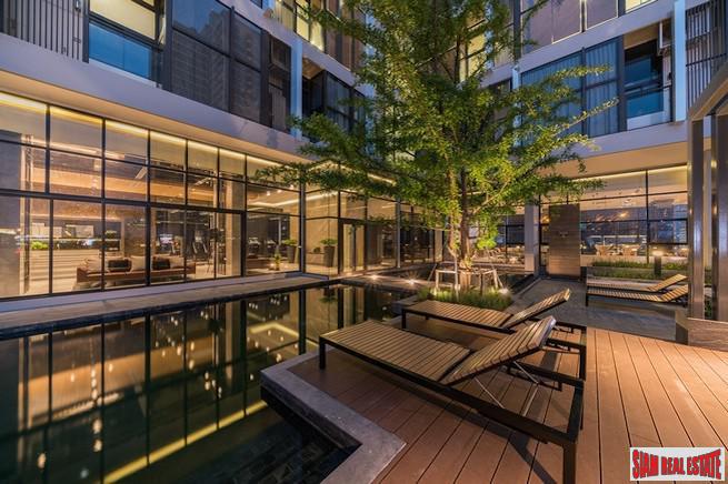 Chewathai Residence Asoke | Brightly Decorated City View Condo with Loft-style Bedroom near MRT Rama 9-4
