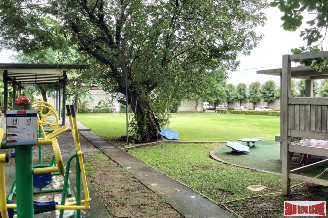 Sivalee Ramkhamhaeng-Wongwaen | 2 Storey 3 Bed House Located next to Clubhouse in Peaceful Estate at Ramkhamhaeng Road Area-1
