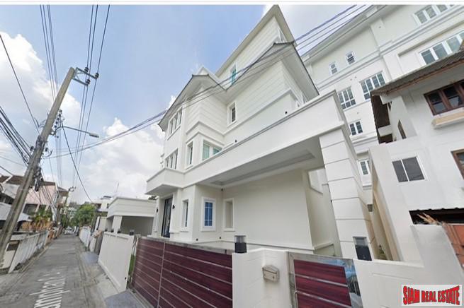 New Modern Five Bedroom Family-Style Home with Rooftop Terrace and 4 Parking Stalls for Sale in Ari-16