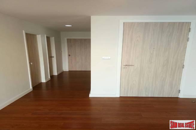 Centric Scene Aree 2 | New High Quality Three Bedroom Contemporary Condo for Rent in Ari Low-rise-2