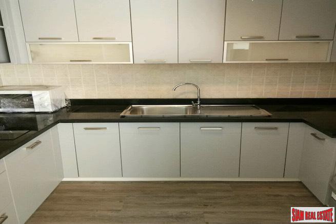 Centric Scene Aree 2 | New High Quality Three Bedroom Contemporary Condo for Rent in Ari Low-rise-5