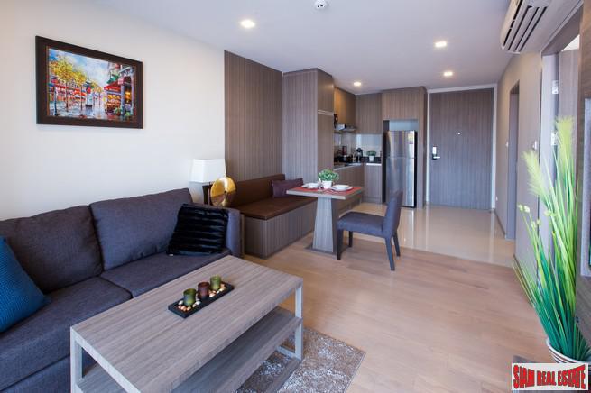 Low-Rise Quality Condo at Soi Thong Lor with Roof Facilities, close to Phetchaburi Road - 2 Bed Units-3