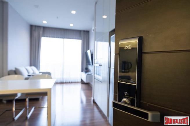 Ivy Ampio | Contemporary One Bedroom Ratchadaphisek Condo for Sale with Unblocked City Views-9