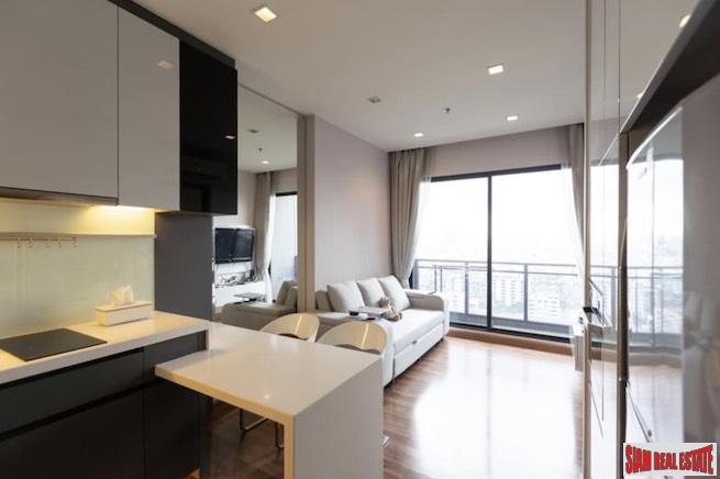 Ivy Ampio | Contemporary One Bedroom Ratchadaphisek Condo for Sale with Unblocked City Views-1